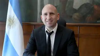 Renunció el segundo de Mario Lugones en Salud: quién lo reemplaza y qué hay detrás de su salida