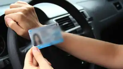 Vendían licencias de conducir por redes sociales: el negocio ilegal que involucra a empleados municipales en Neuquén