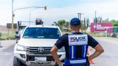 Un descuido de segundos: bebé de un año cayó en un balde con agua y lucha por su vida en San Juan