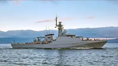 Un buque de guerra británico en aguas argentinas: el Gobierno estudia una protesta diplomática