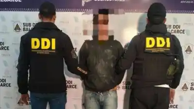 Lo que la policía encontró en su celular: detienen a un joven en Balcarce por un grave delito