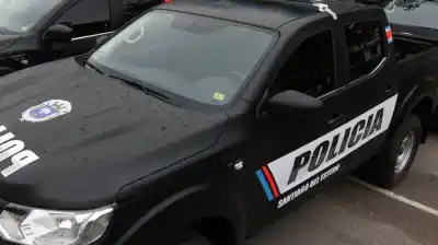 Le dijo “te voy a abrir como un bagre” a un policía y se atrincheró en un puesto de comida