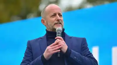 Aparecieron fajos de dólares y la Justicia sospecha que el vestidor fue borrado: qué encontraron en la casa de Insaurralde