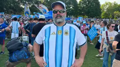Un exagente de la DEA se infiltra entre revendedores truchos para atrapar a los estafadores del Mundial
