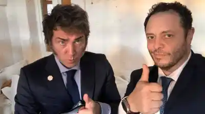 El paper que Milei presentó en Davos: ¿qué dice la teoría que justifica la desregulación total?