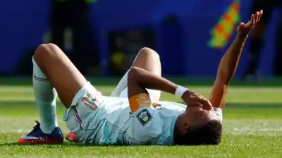 Preocupación en Francia: Mbappé se fue lesionado y pidió el cambio en cuartos del Mundial