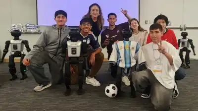 Dos estudiantes salteños crearon un robot que dejó helado al Mundial de Robótica: así ganaron el primer puesto en Corea