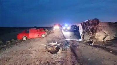 Tragedia en Córdoba: chocó el micro de un equipo de fútbol femenino y hay dos muertos