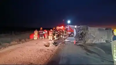 Impacto frontal y desesperación: el crudo relato del bombero que asistió a las niñas del micro