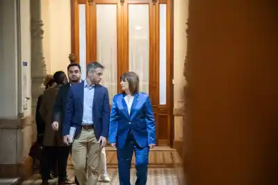 La oposición dialoguista frena las colectoras y pone en jaque la reforma electoral