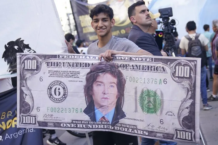 Javier Milei hizo campaña con la dolarización. Foto archivo: Fernando de la Orden