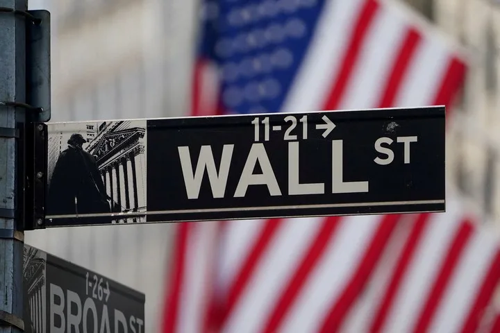 El escenario de base de Wall Street aún es una reelección de Milei aunque plantean luces amarillas sobre el plan económico. REUTERS/Carlo Allegri